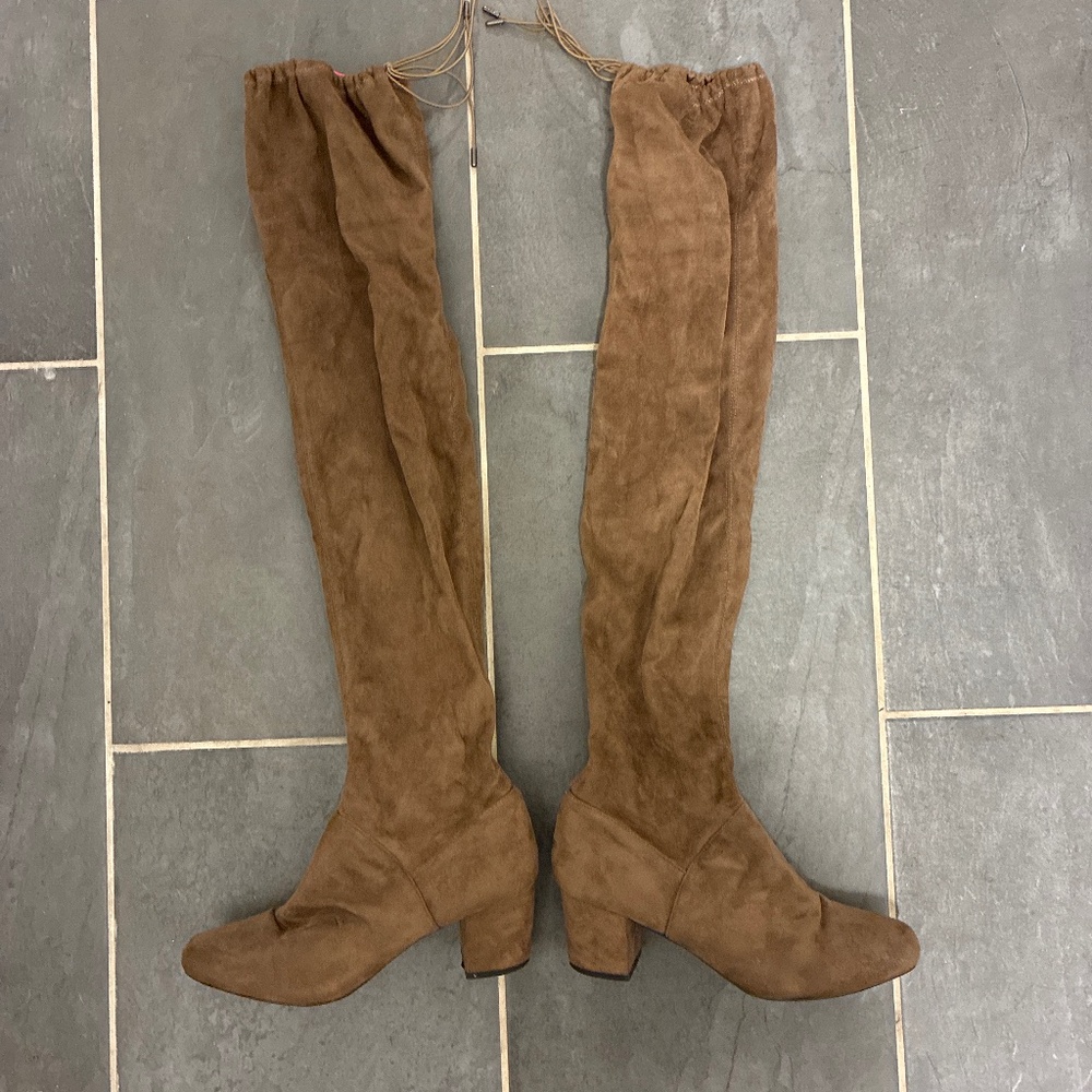 10 • Catherine Malandrino Tall Brown Suede Boots